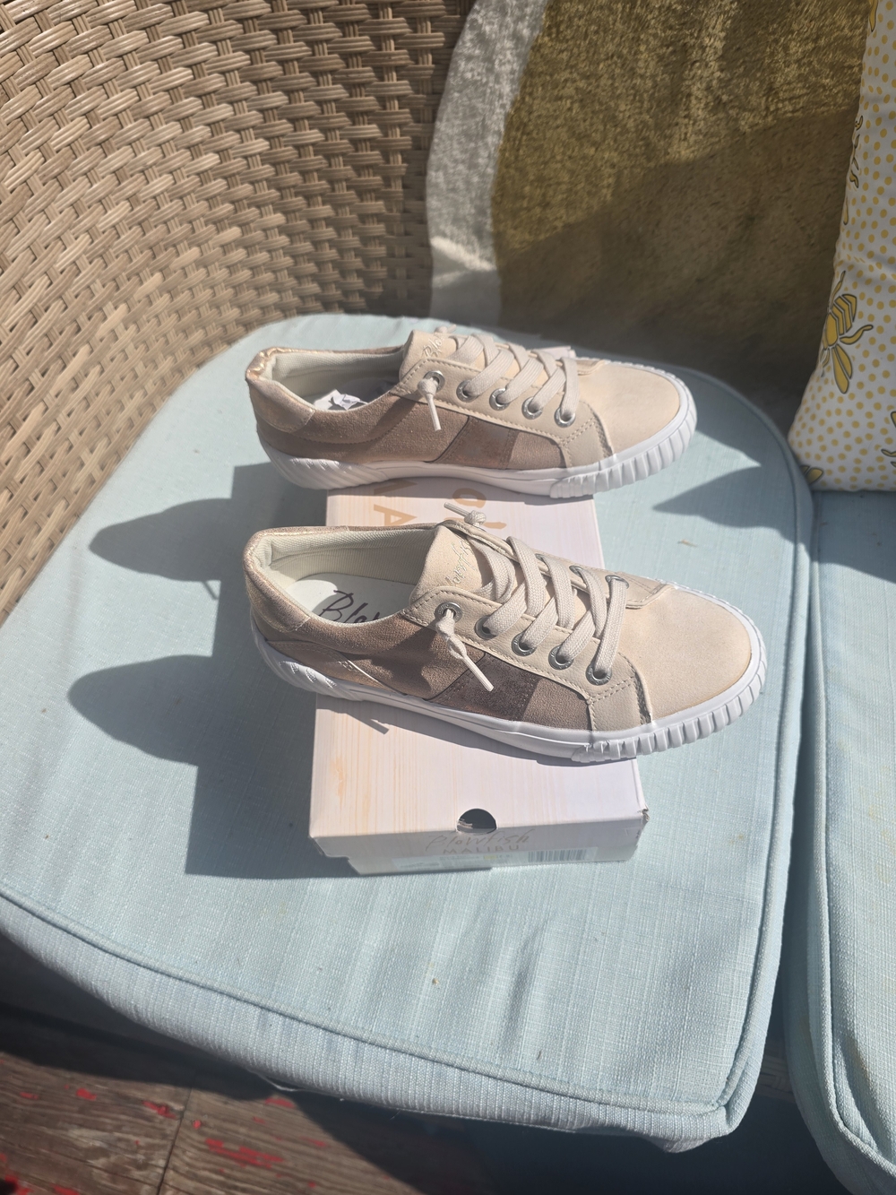 BLOWFISH Casual Women's Low-Top Sneakers in Beige - Stylish Everyday Comfort - Picture 2 of 3